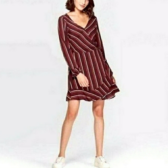 *NEW! V NECK TIERED RUFFLE WRAP STRIPE PRINT DRESS SIZE MEDIUM CASUAL LONG - Picture 1 of 4